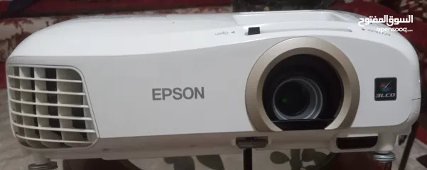  1 Epson EH-TW5300  بروجكتور  ايبسون للبيع _ مستعمل _