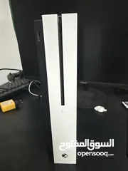  2 Xbox one s  مستعمل مع يد تحكم لا يوجد التوصيل الا لاماكن قريبة +مستعملة +اسلاكها