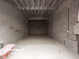  5 للايجار محل في الشويخ شارع البنوك  For rent in shuwaik in banks street