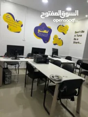  8 يوجد مساحة في مكتب للايجار  تصلح لجميع الاستعمالات