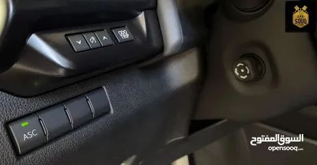  10 Lexus UX 300e 2022