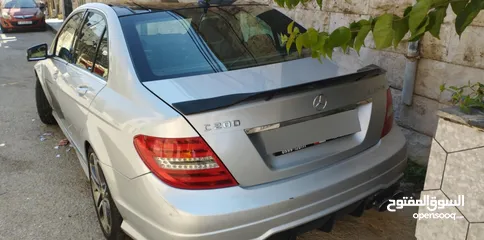  2 مرسيدس 2012 C200 AMG للبيع على الكاش اتومات وتوب ترينك وغيار اسبورت 7غيار فل اضافات بانورما مع فتحه