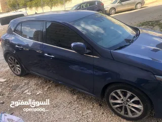  4 سيارة رينو ميجان قراند كوبي هاتشباك 2018 للبيع