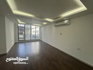  2 بسعر مميز للبيع شقة واسعة من غرفتي نوم