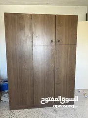  1 خزانة خشب لاتيه + خزانة مطبخ علوية للبيع