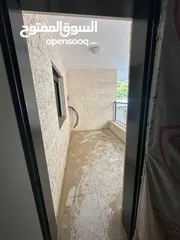  3 شقه للبيع مع حديقه بعين منجد