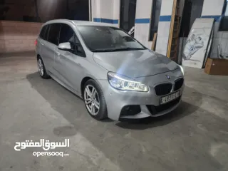  2 BMW 218D 2016