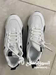  2 حذاء رياضي ذو نوعية مميز ولون جميل ابيض وأسود