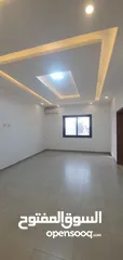  5 إيجار شقة إدارية ومكتبية في طرابلس منطقة السبعة علي طريق الرئيسي بعد سيمافرو السبعة الخضراء علي يمين