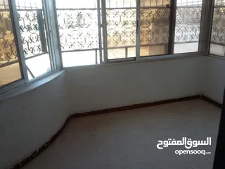  4 بيت 3 طوابق دوبلكس للبيع