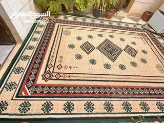  9 خريبة السوق الجويدة سجادة وممر نفس اللون والرسمة بحالة جيدة جدا بسعر مغري