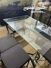  1 طقم كنب مع طاولاته وطاولة سفرة