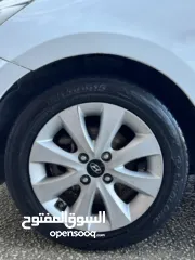  13 هونداي اكسنت 2015 محرك 1600 ديزل لون ابيض فرش جلد تشغيل بصمه حساسات خلفيه كاميرا خلفيه ترخيص وتامين