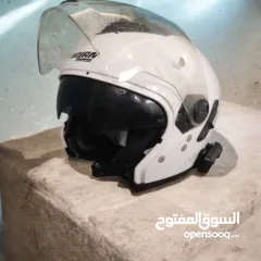  2 خوذة بوضعية ممتاز  نمرة m سعرها بسوق من 400,500