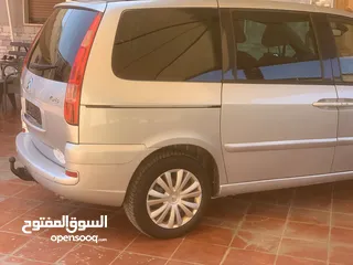  10 لبيع سيارات السويسرية ستروين c8 —2006