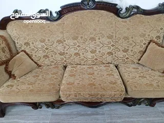  1 طقم كنب بحالة الوكالة بسعر مغري