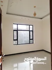  1 يوووجد لدينا فله للبيع ع شارع الاصبحي شارع ومدخل حلوووه جدآ