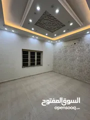  5 دار تجاري للايجاز في منطقة حي صنعاء مقابيل مول شنشل مساحة 300 متر