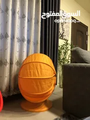  3 كرسي أيكيا شكل بيضة مع مظلة (Egg Chair) دوّار عدد 2 (لون أحمر وبرتقالي) شراء من بريطانيا للبيع