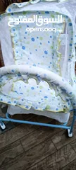  6 تخت اطفال حديث ولادة بيبي متحرك مع عجلات وناموسية  نظيف جدا للبيع
