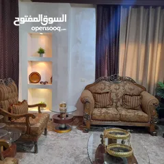  8 كنب بحال الجديد للبيع المستعجل بداعي السفر لون عسلي تفصيل وليس تجاري