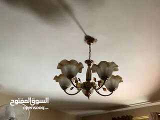 2 ثريات بحاله جيده للبيع عدد 4 بسعر 60