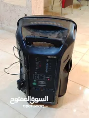  1 سماعة بلوتوث وuax صوت قوي  بطارية شحن ممتازة