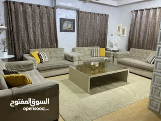  1 طقم كنب 4 قطع بحالة ممتازة