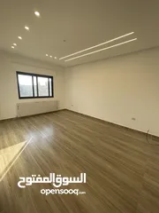  13 شقة طابق أول مميزة مساحة 204 م