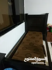  2 موجود تختين نفس الشكل بدون جحش مع فرشات