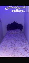  1 تخت للبيع مفرد حاله جيده عدد 2 مع فرشاتهم