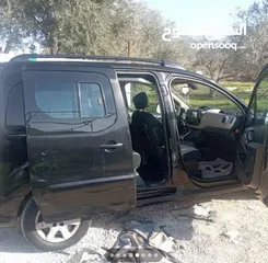  2 بيجو 6+1 فحص ممتاز جير و مطور جديد راكبات على السيارة مطور مستورد كوشوك جديد