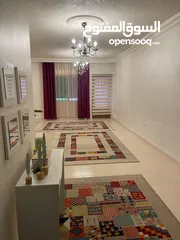  1 شقة فارغة للبيع في طبربور من المالك مباشرة على الشارع الرئيسي بالقرب من جامعة العلوم الإسلامية بجانب