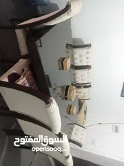  9 غرفة ضيوف و طاولت سفره