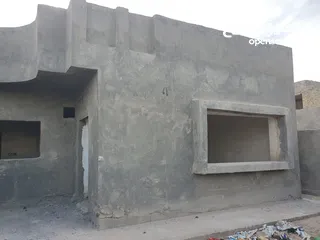  3 بيت غير مكتمل في مجمع الاحرار خلف ملعب مدينة البصرة