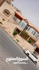  1 فيلا مميزة مع رووف   للاستثمار والايجار قريبة من شارع المطاعم وبالقرب من مدينة الجبيهة الترويحية