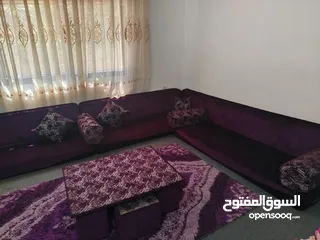  2 طقم فراش عربي باللون النهدي  ضغط 16 نظيف ما فيه اي عيوب  4 فرشات مع مساندهم ومراكيهم