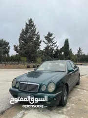  1 مرسيدس للبيع قرش ونص  مرخص سنه سبب البيع خارج البلد