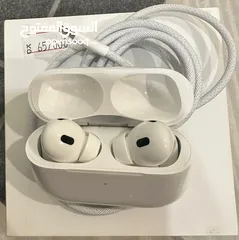  2 سماعات Apple Airpods 2  مع علبة شحن سلكية ...  شاحن تايب سي  استعمال 5 شهور فقط  السماعه جديده