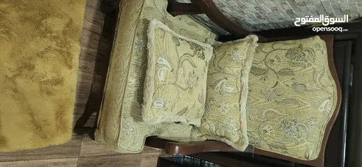 8 طقم ضيوف حفر  للبيع عدد 8 لون ذهبي بارد  مستعمل  استعمال بسيط السعر قابل للتفاوض  الطقم لا يوجد معه