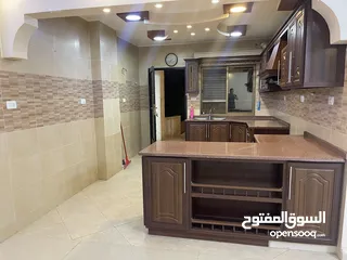  5 شقه بمدخل مستقل فاخره ومميزه  طابق ارضي مجمع عمان جديد