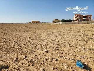  1 قطعة ارض سكنية في ارينبة الغربية مخدومة بالكامل بمقربة من مدرسة بسعر مغري للبيع