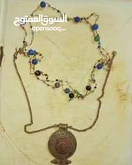  11 عقود انتيكا
