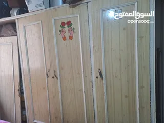 2 خزانه خشب  للبيع بحاله جيده خشب زان اصلي