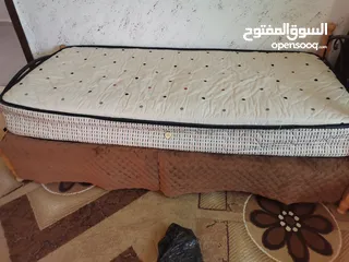  7 تخت حديد وفرشة ضغط عالي