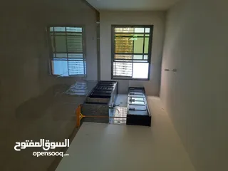  4 روف للايجار