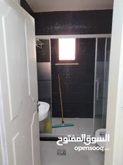  7 شقه فارغه سوبر ديلوكس مساحة 130 متر طابق ثاني بدون مصعد قرب بوابة اللوازم ودوار العيادات