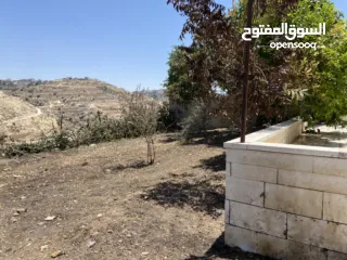  9 ارض مع بناء قائم