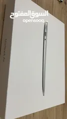  2 Almost new MacBook
