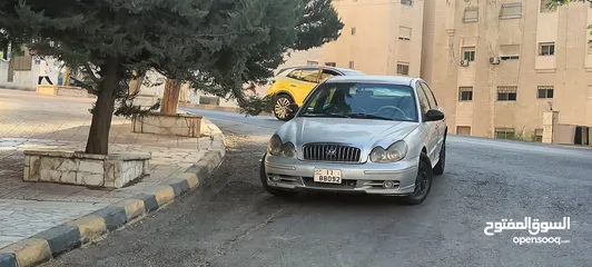  8 سيارة هونداي سوناتا 2002 للبيع لون سلفر
